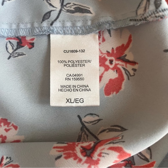 Blue Floral V-Neck Blouse Sz XL Relaxed Fit Lightweight Feminine Casual Top - Picture 7 of 8